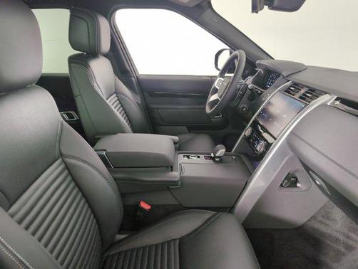 2025 Land Rover Discovery P300 S