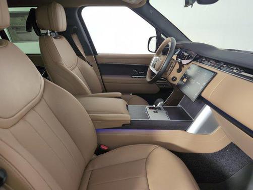 2025 Land Rover Range Rover P530 SE