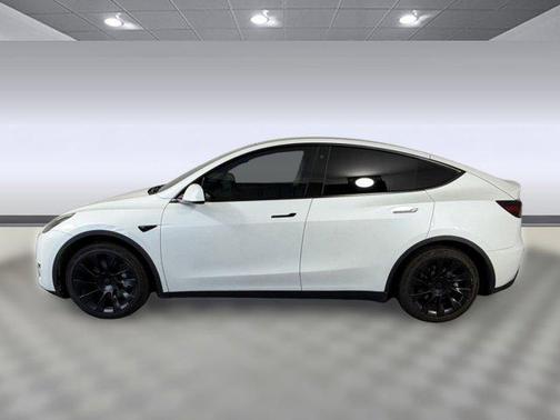 Pearl White Multi-Coat 2023 Tesla Model Y Long Range Dual Motor All-Wheel Drive