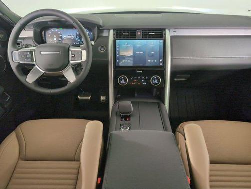 2025 Land Rover Discovery P300 Dynamic SE