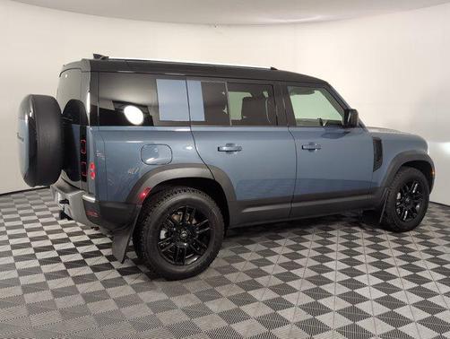 2025 Land Rover Defender 110 P300
