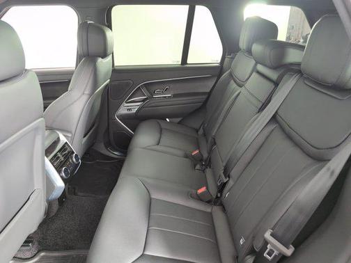 2025 Land Rover Range Rover P530 SE