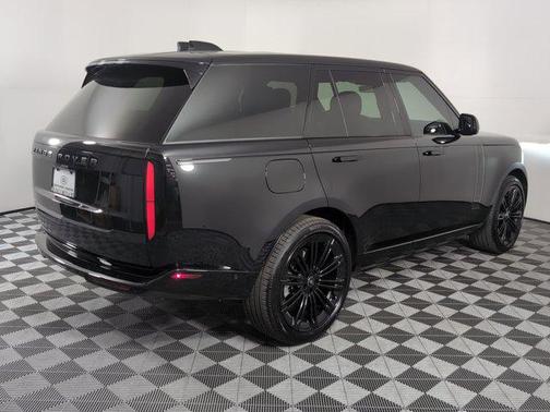 2025 Land Rover Range Rover P530 SE
