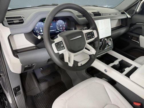 2026 Land Rover Defender P400 X-Dynamic SE