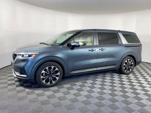 2024 Kia Carnival EX