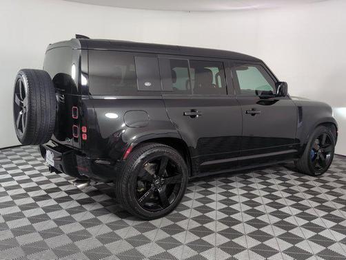 2022 Land Rover Defender 110 V8