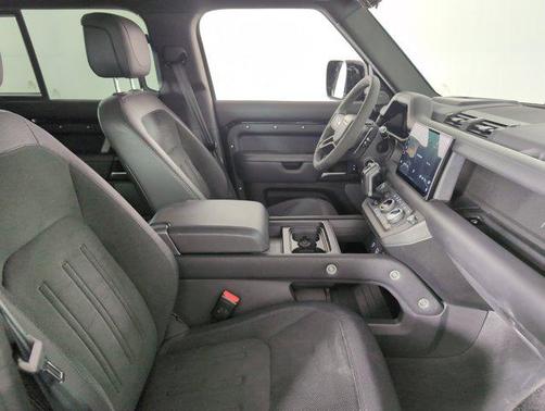 2022 Land Rover Defender 110 V8