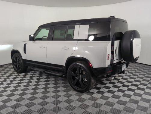 2026 Land Rover Defender X-Dynamic SE