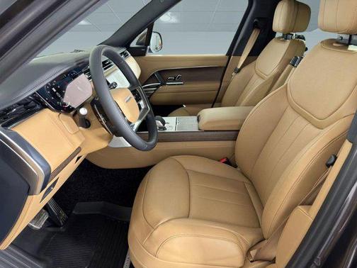 2026 Land Rover Range Rover P400 SE 7 Seat