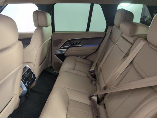 2025 Land Rover Range Rover P530 SE