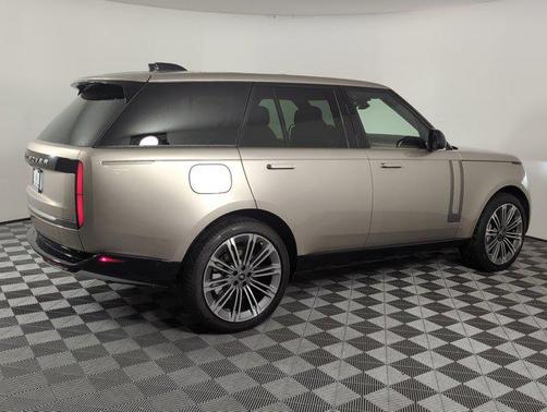 2025 Land Rover Range Rover P530 SE
