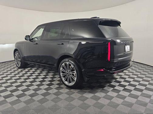 2025 Land Rover Range Rover P530 SE 7 Seat