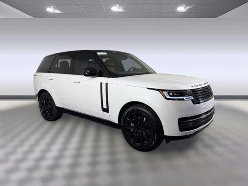Ostuni Pearl White Premium Metallic 2026 Land Rover Range Rover P550e SE