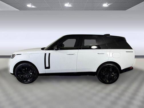 Ostuni Pearl White Premium Metallic 2026 Land Rover Range Rover P550e SE