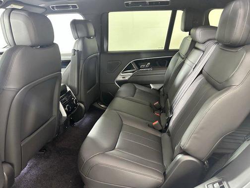 2025 Land Rover Range Rover P400 SE 7 Seat