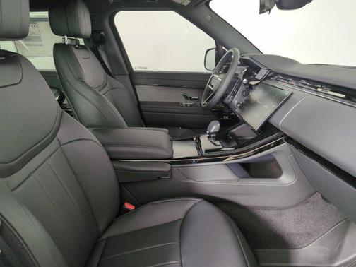 2025 Land Rover Range Rover Sport SE