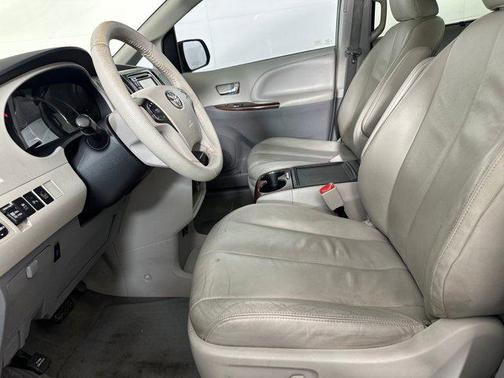 2014 Toyota Sienna XLE