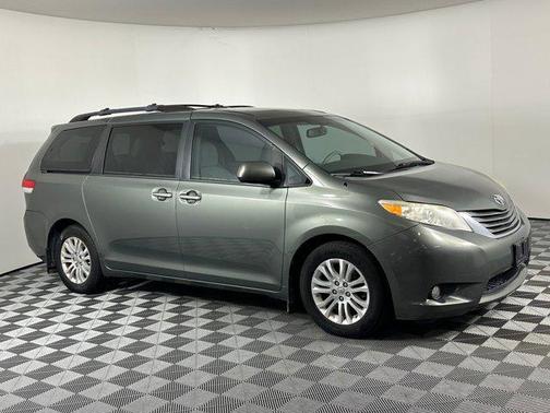 2014 Toyota Sienna XLE