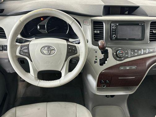 2014 Toyota Sienna XLE