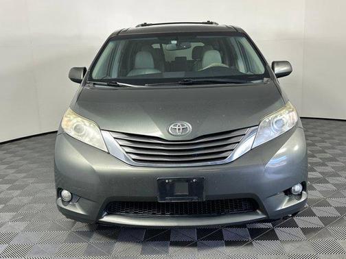2014 Toyota Sienna XLE