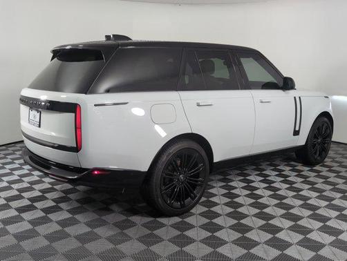 2025 Land Rover Range Rover P400 SE
