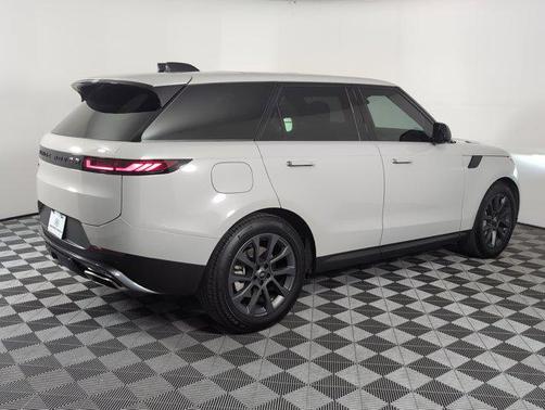 2025 Land Rover Range Rover Sport SE