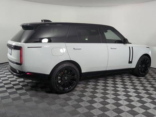 2025 Land Rover Range Rover P530 SE 7 Seat