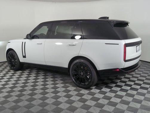 2025 Land Rover Range Rover P530 SE 7 Seat