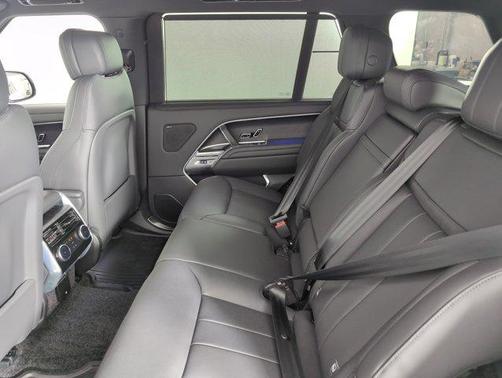2025 Land Rover Range Rover P530 SE 7 Seat