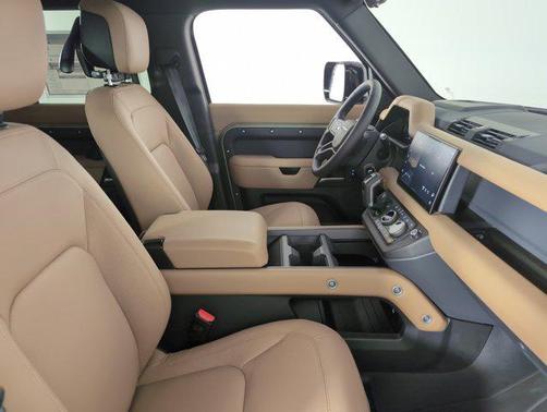 2025 Land Rover Defender 110 P500 X-Dynamic SE