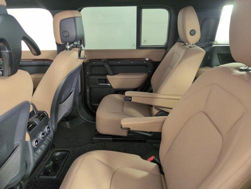 2025 Land Rover Defender 130 P400 X-Dynamic SE
