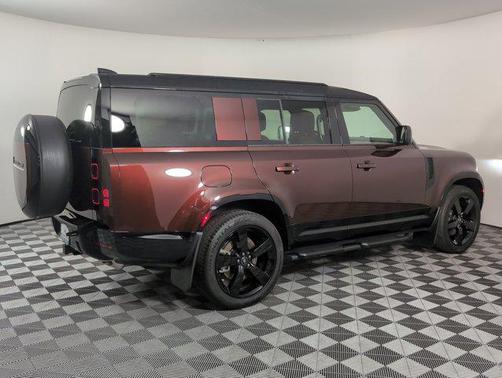 2025 Land Rover Defender 130 P400 X-Dynamic SE