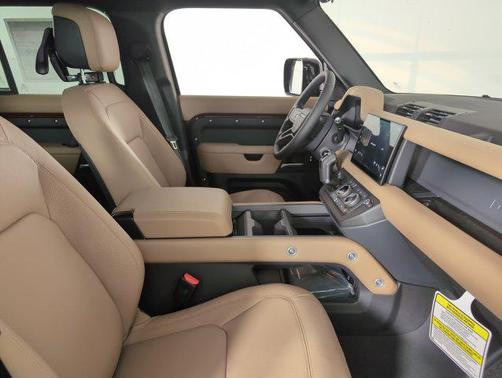 2025 Land Rover Defender 130 P400 X-Dynamic SE