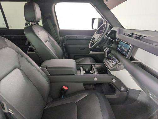 2024 Land Rover Defender 110 P400 X-Dynamic SE
