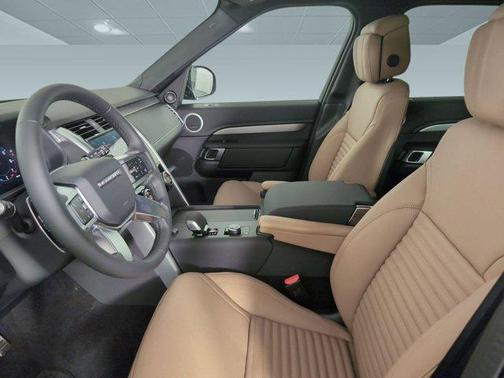 2025 Land Rover Discovery P300 Dynamic SE