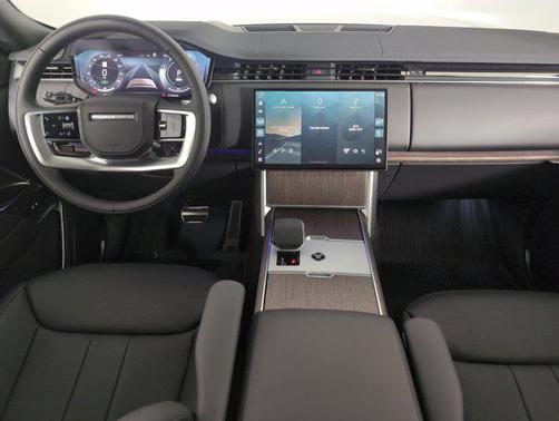 2025 Land Rover Range Rover P550e SE
