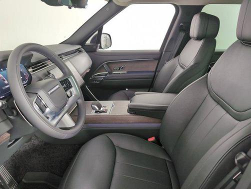2025 Land Rover Range Rover P550e SE