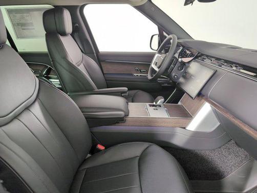 2025 Land Rover Range Rover P550e SE