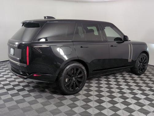 2025 Land Rover Range Rover P550e SE