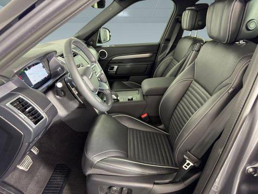 2024 Land Rover Discovery P300 Dynamic SE