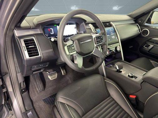 2024 Land Rover Discovery P300 Dynamic SE