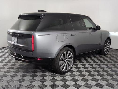 2025 Land Rover Range Rover P530 SE