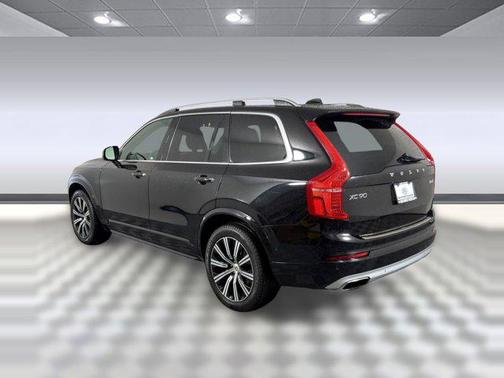 2016 Volvo XC90 T6 Momentum