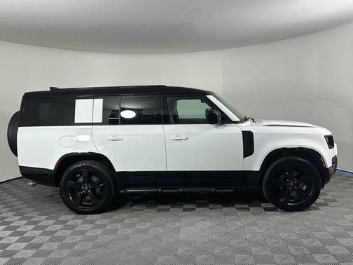 2025 Land Rover Defender V8