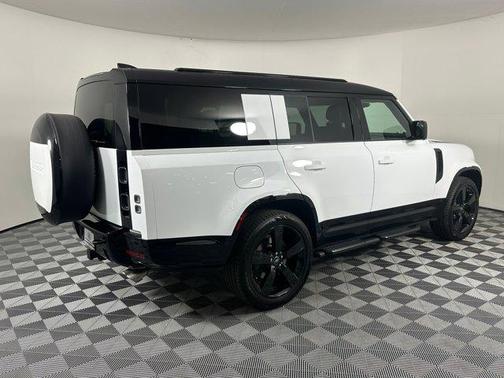 2025 Land Rover Defender V8