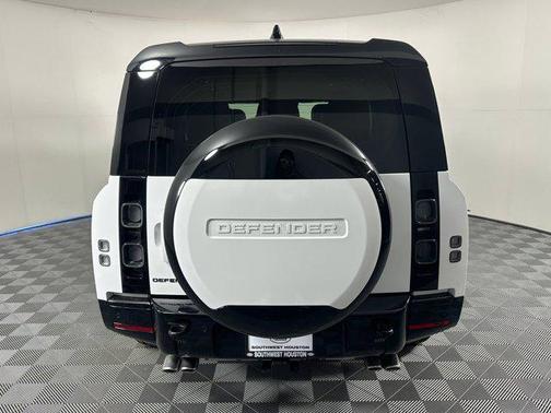 2025 Land Rover Defender V8