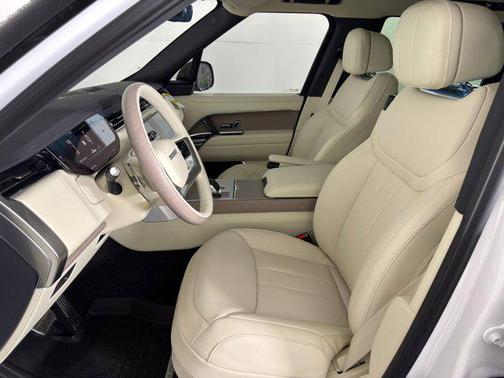 2026 Land Rover Range Rover P530 SE