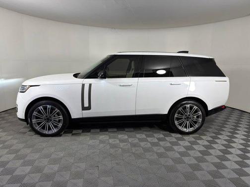 2026 Land Rover Range Rover P530 SE