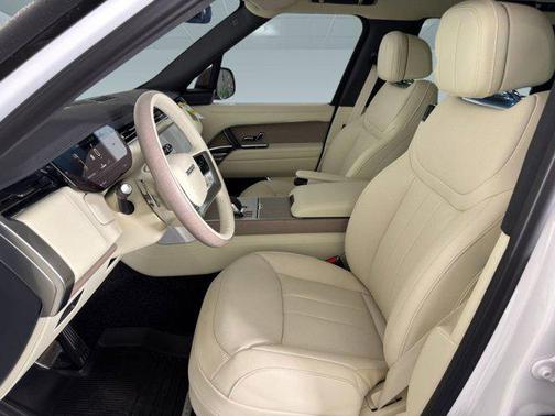 2026 Land Rover Range Rover P530 SE