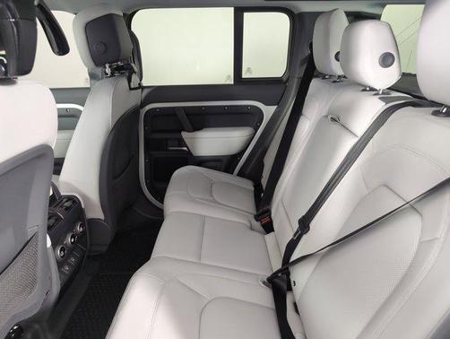 2025 Land Rover Defender 110 P400 X-Dynamic SE